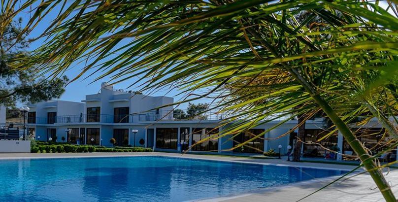 Cosmopolis Multi-Venue Aparthotel Larnaca Buitenkant foto