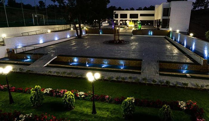 Cosmopolis Multi-Venue Aparthotel Larnaca Buitenkant foto