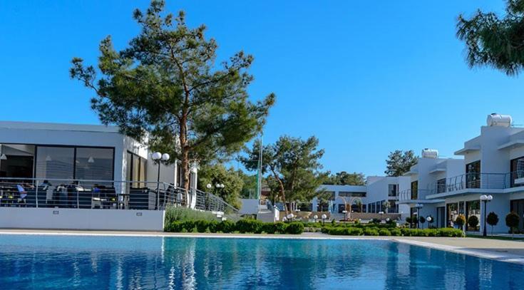 Cosmopolis Multi-Venue Aparthotel Larnaca Buitenkant foto