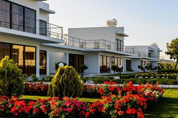 Cosmopolis Multi-Venue Aparthotel Larnaca Buitenkant foto