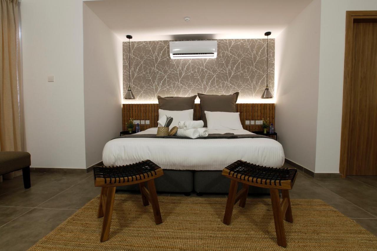 Cosmopolis Multi-Venue Aparthotel Larnaca Buitenkant foto