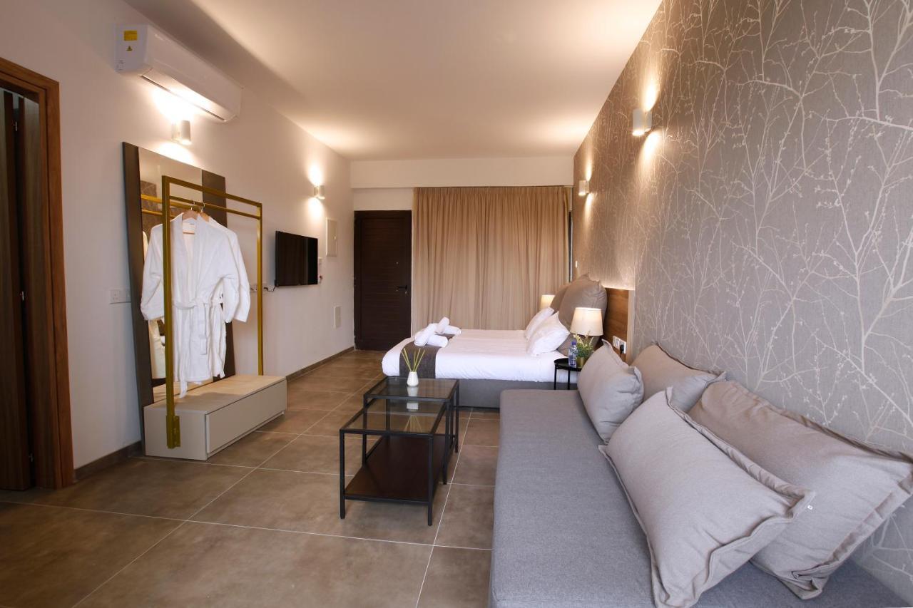 Cosmopolis Multi-Venue Aparthotel Larnaca Buitenkant foto