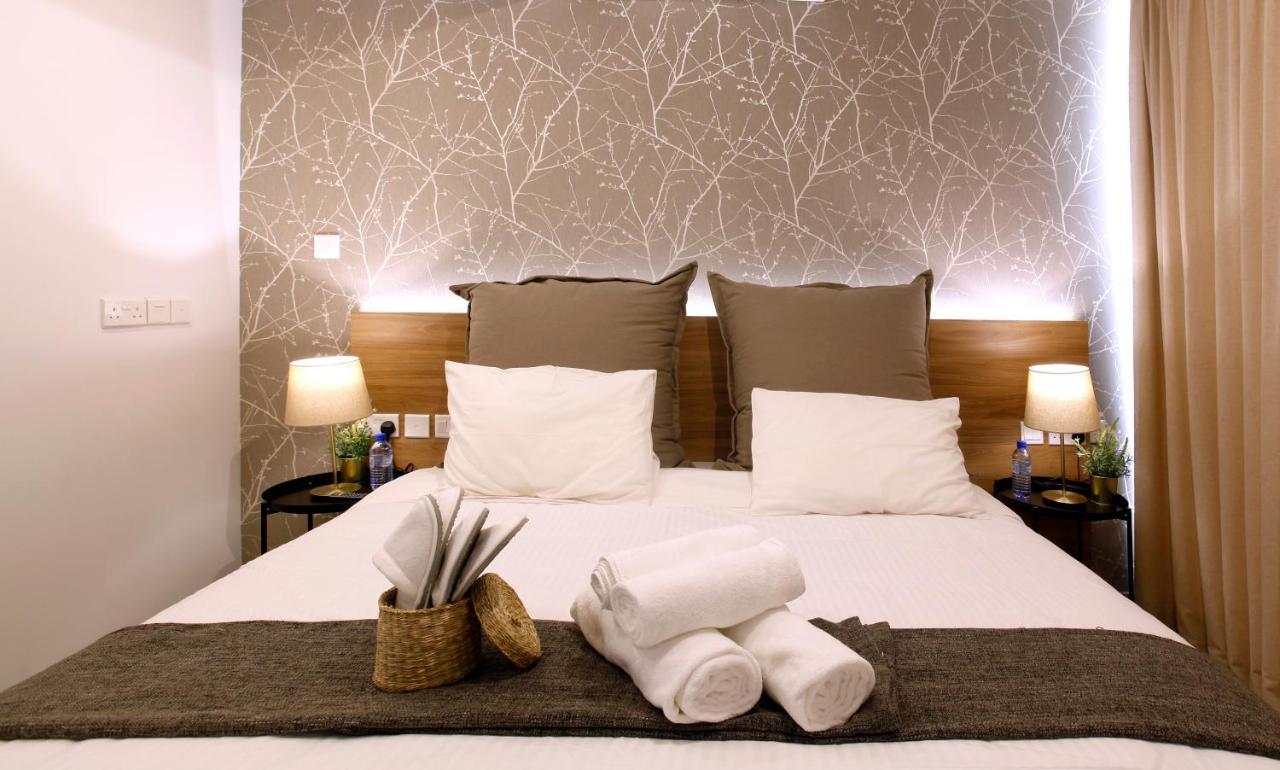 Cosmopolis Multi-Venue Aparthotel Larnaca Buitenkant foto