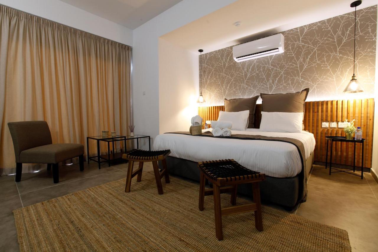 Cosmopolis Multi-Venue Aparthotel Larnaca Buitenkant foto