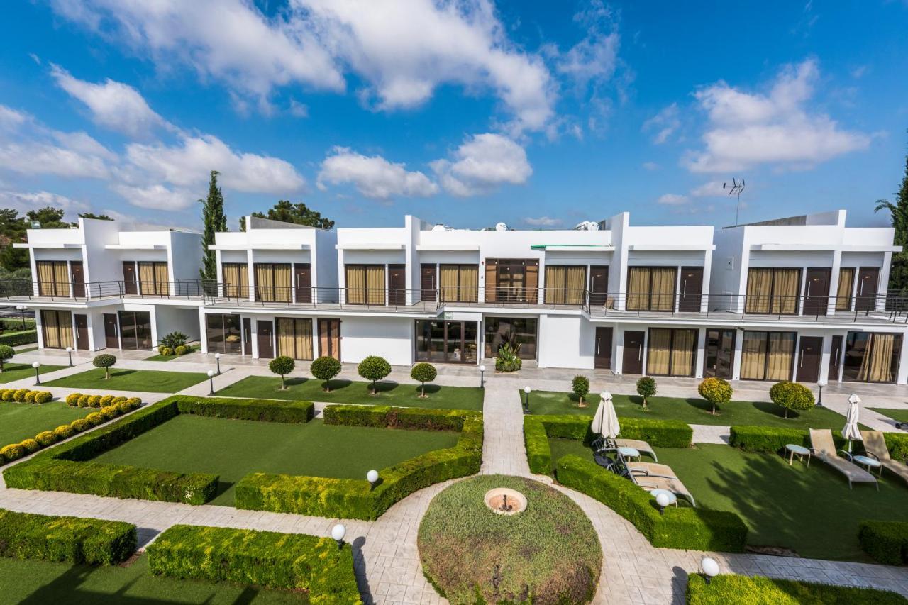 Cosmopolis Multi-Venue Aparthotel Larnaca Buitenkant foto