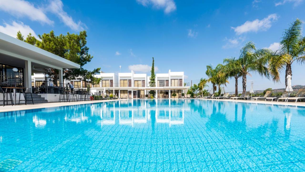 Cosmopolis Multi-Venue Aparthotel Larnaca Buitenkant foto